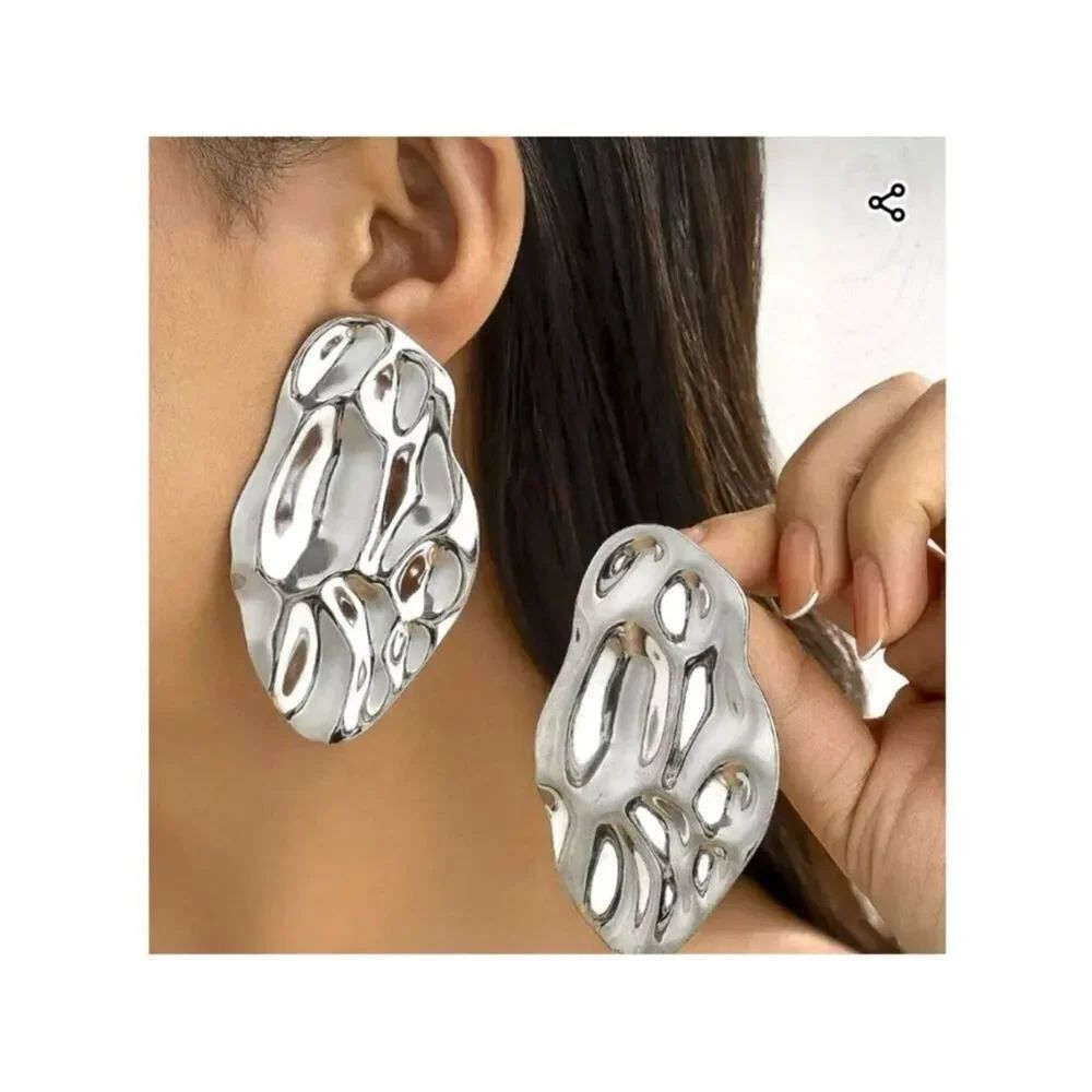 NWT Daisy Fuentes Gorgeous Huge 3” Silver Polished Textured Shinny Stud earrings